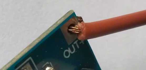 Dây không được bao thiếc, dễ bị đứt